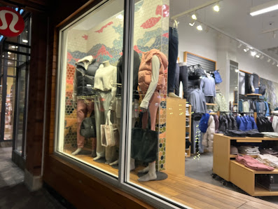 The Promenade Shops at Centerra photo 4