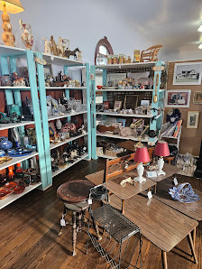 Recollections by Jazz Antique Mall photo 3
