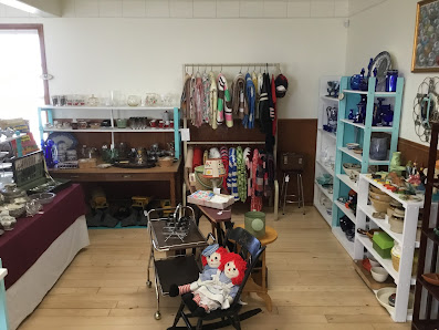 Recollections by Jazz Antique Mall photo 4