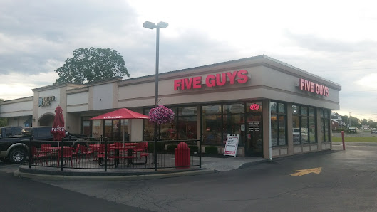 Newton Plaza photo 5