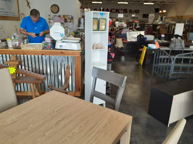 Victory Drive Shopping Plaza photo 4