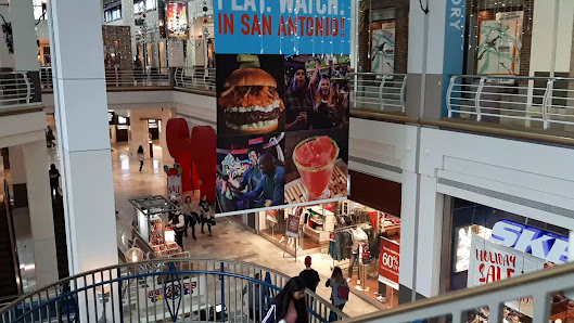 Shops at Rivercenter photo 3