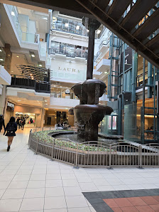 Montreal Eaton Centre photo 1