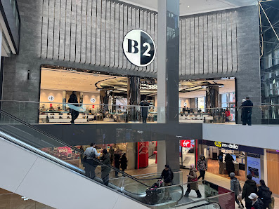 Montreal Eaton Centre photo 4