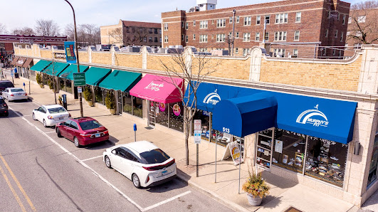 Dempster and Chicago Plaza photo 4