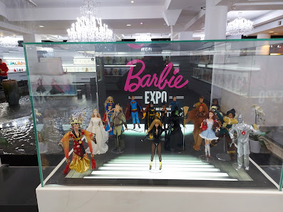 Les Cours Mont-Royal photo 1