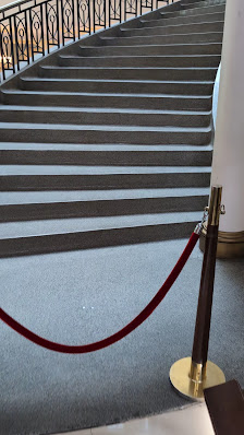 Les Cours Mont-Royal photo 2