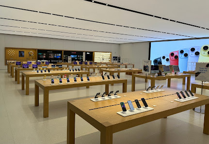 Apple Maine Mall photo 3