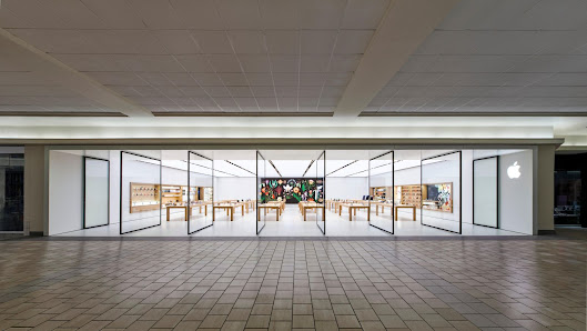 Apple Maine Mall photo 4