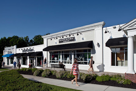 Lee Premium Outlets photo 5