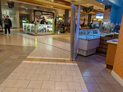 CF Fairview Pointe Claire photo 5