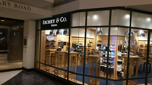 Chevy Chase Pavilion photo 4