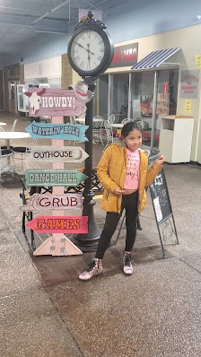 Mini Mall Outlet photo 3