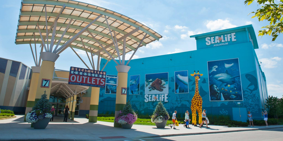 Great Lakes Crossing Outlets