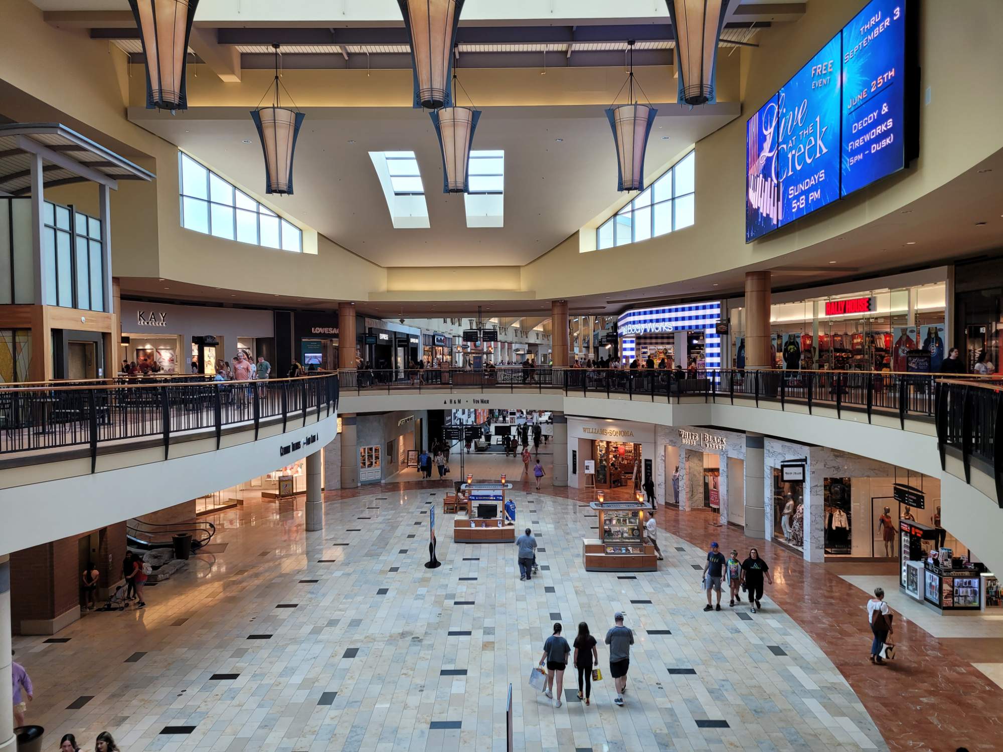 Jordan Creek Mall Info Desk