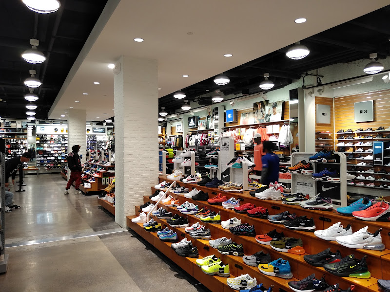 Champs Sports/Champs Women