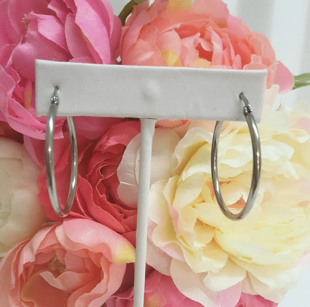 Ivonne's Jewelry & Handbags