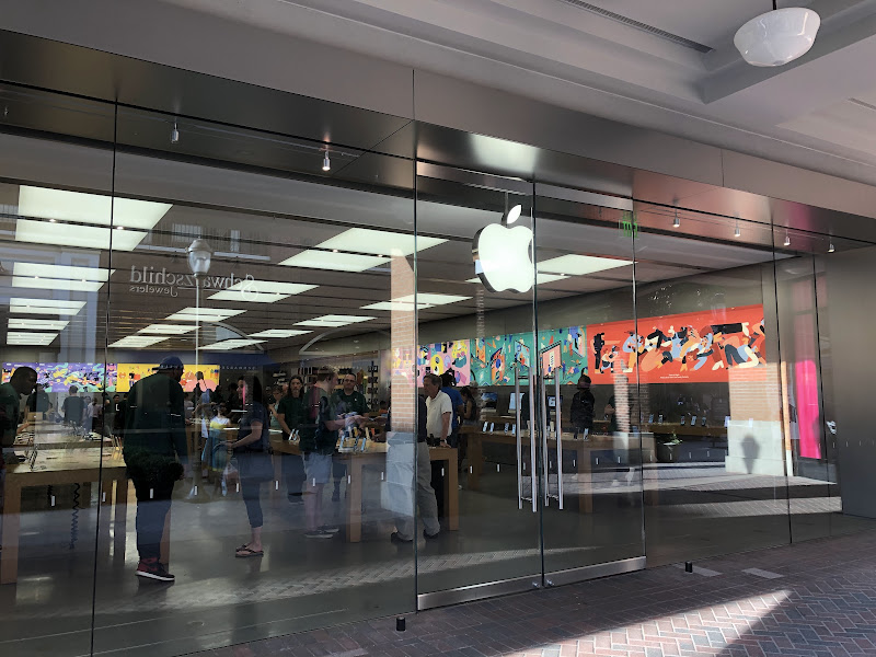Apple Short Pump Town Center