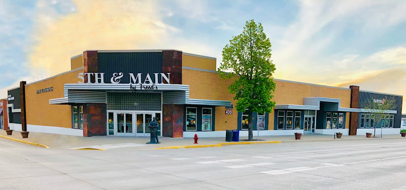 5th & Main Furniture by Freed’s