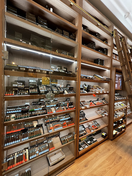 Big Smoking Cigars and Pipes