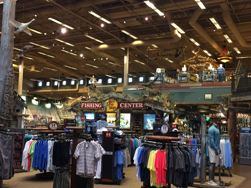 Bass Pro Shops/Cabela’s Boating Center