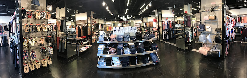 GUESS Factory Outlet