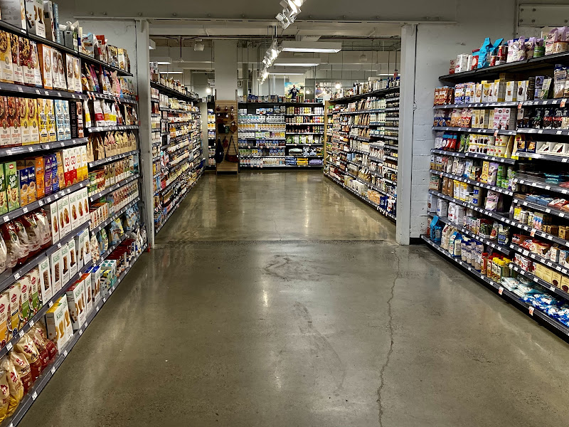 MOM's Organic Market