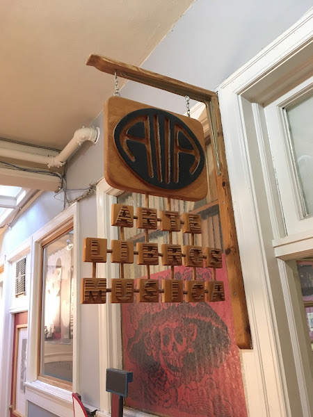 Allá.