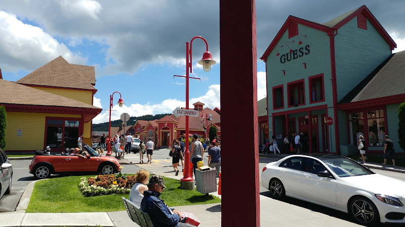 St Sauveur Outlets