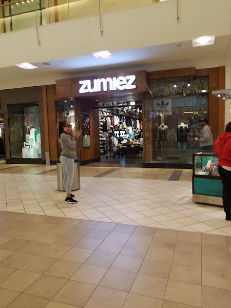 Zumiez