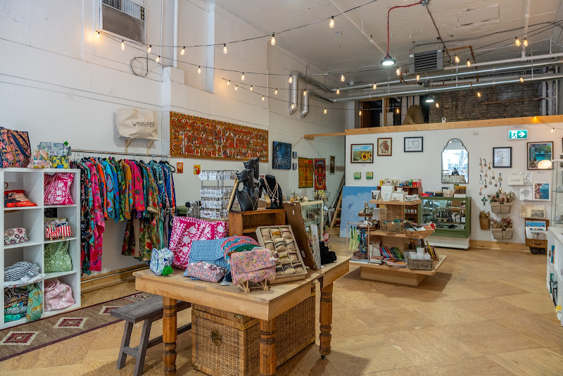 Two Macaws Concept Store