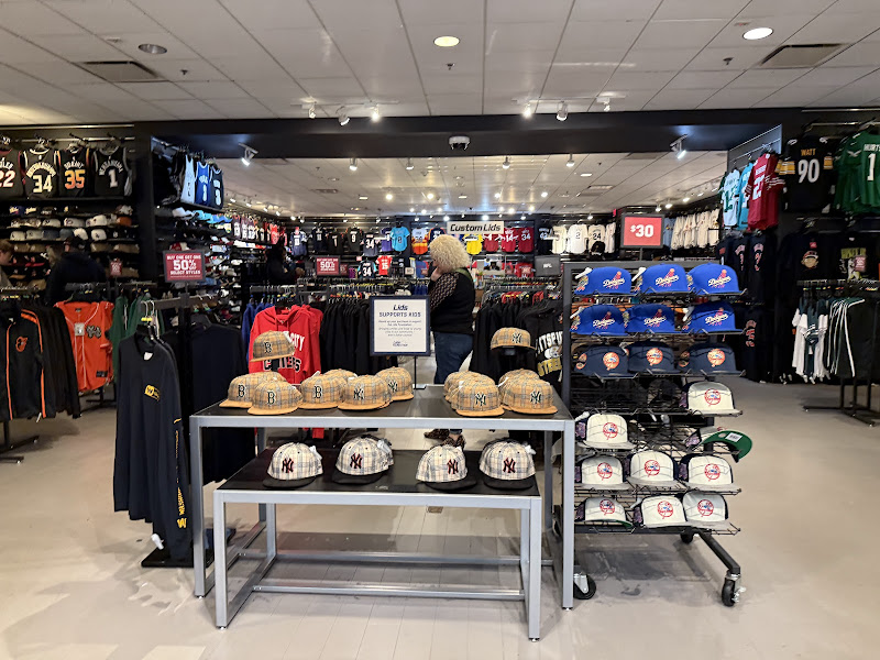 Lids Patrick Henry Mall