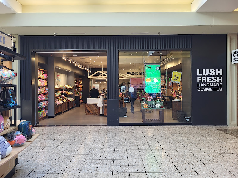 Lush Cosmetics Fox River Mall