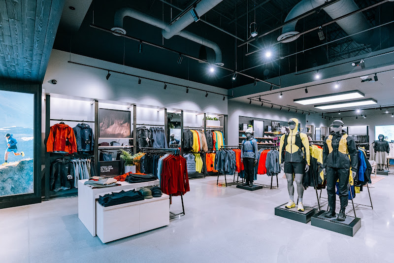 Arc'teryx Fashion Outlets at Rosemont