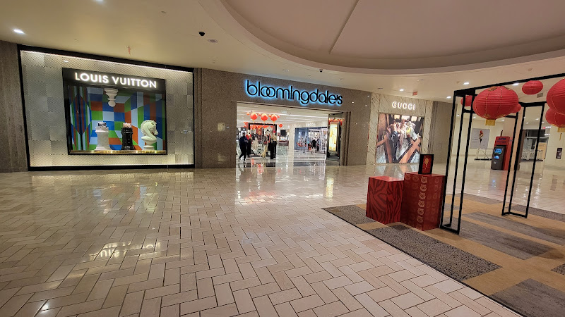 Gucci - Bloomingdale's Tysons Galleria