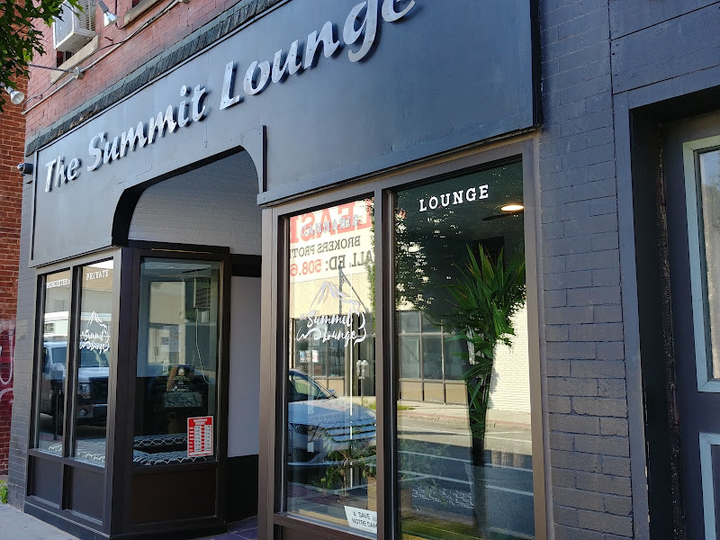 The Summit Lounge