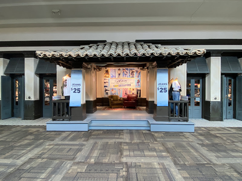 Hollister Co.