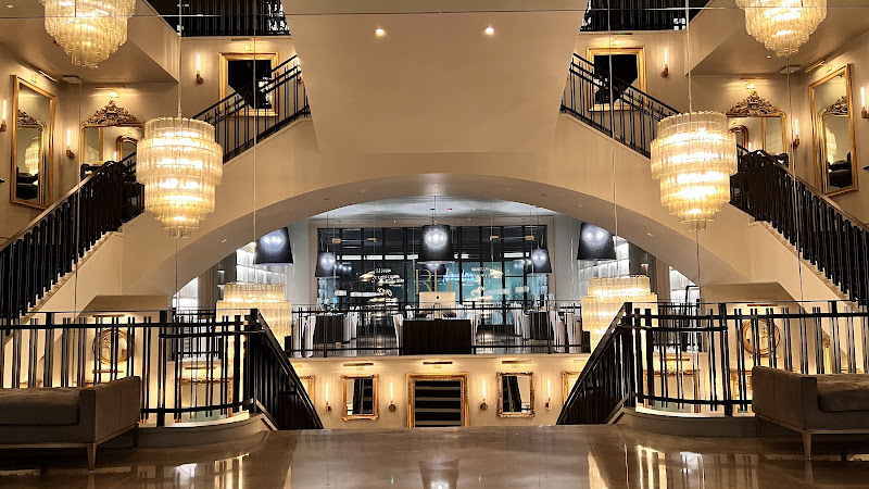 RH Oak Brook | The Gallery at the Oak Brook Center