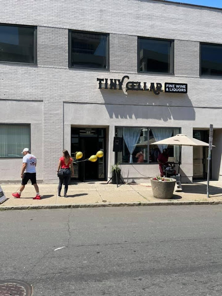 TINY CELLAR Fine Wine & Liquor
