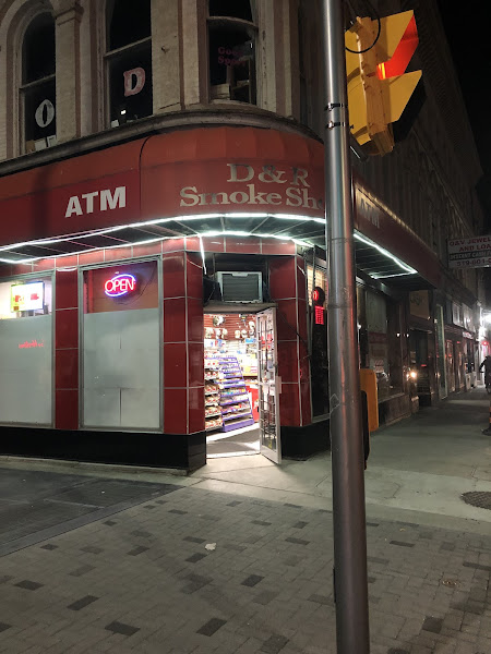 D & R Smoke Shop
