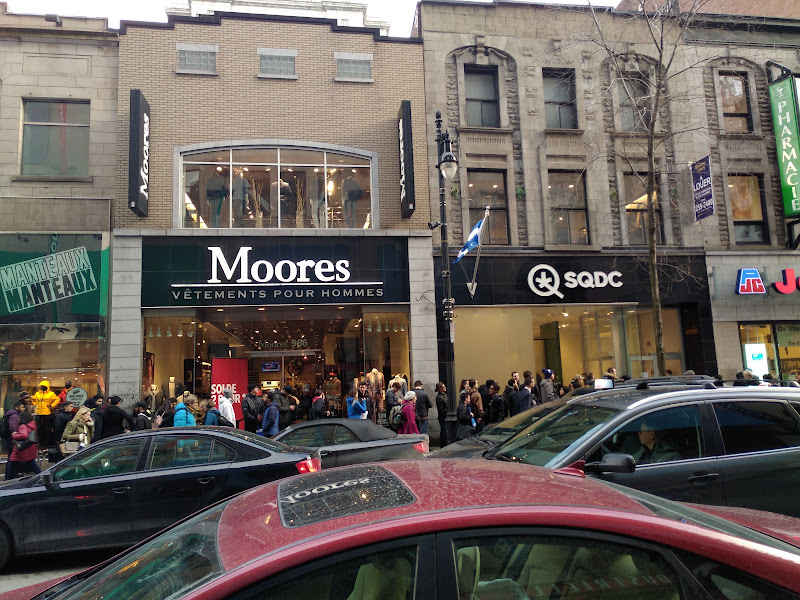 Party Store in Downtown Montreal (Helium Balloons)