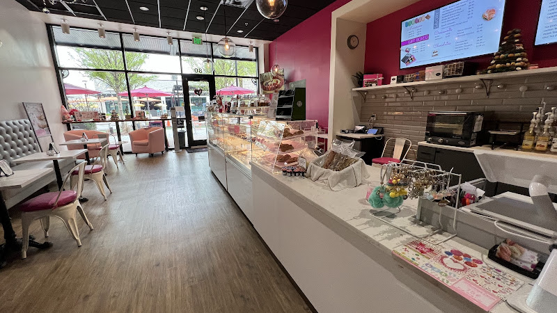 Le Macaron French Pastries