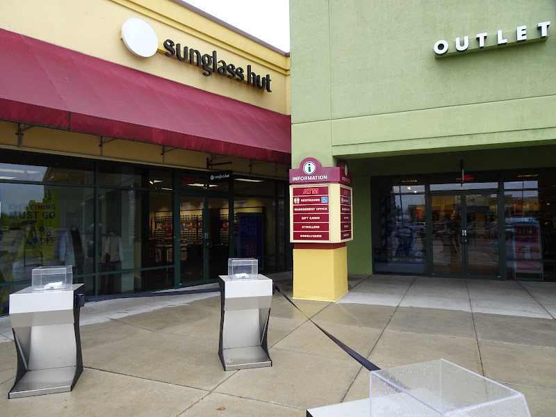 Sunglass Hut