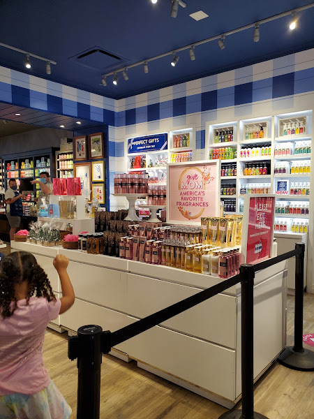 Bath & Body Works/White Barn