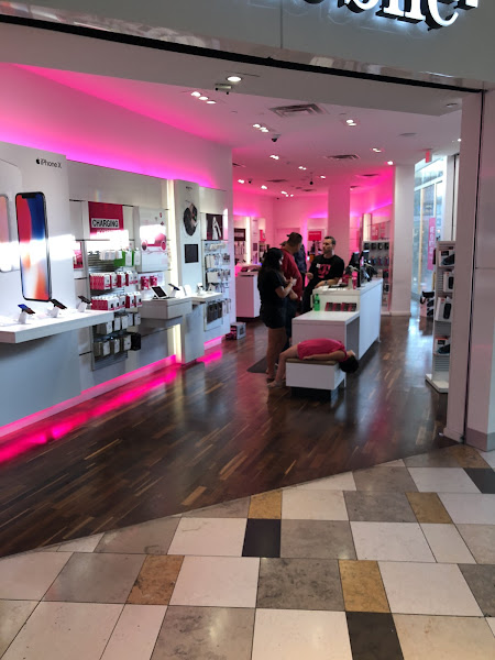 T-Mobile Experience Store