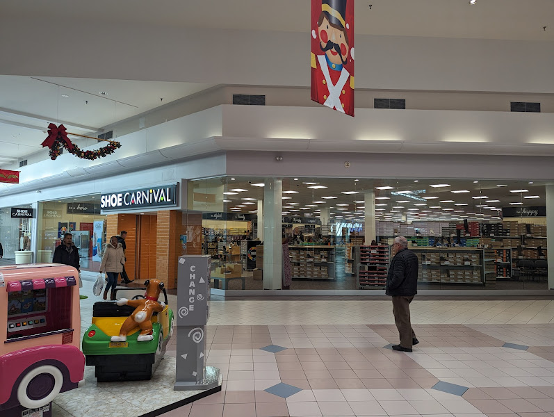 Neshaminy Mall - Barnes & Noble/Food Court Lot