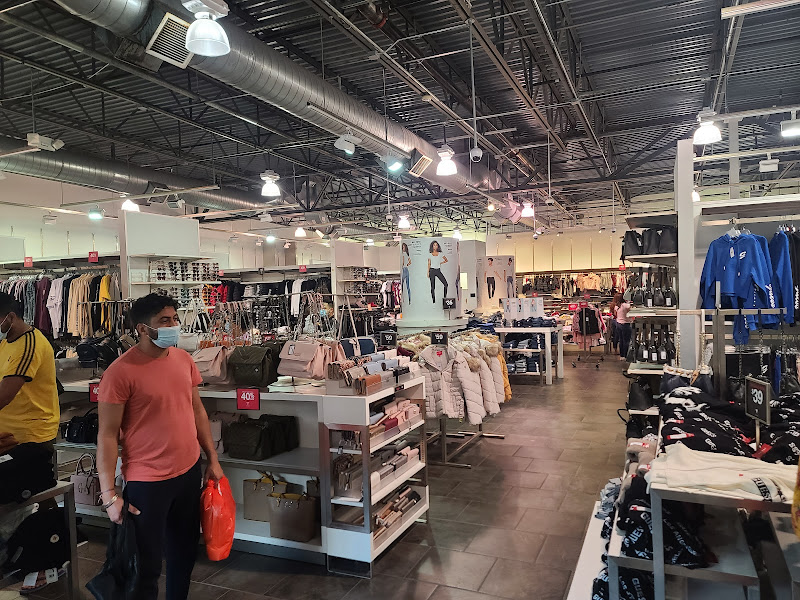 GUESS Factory