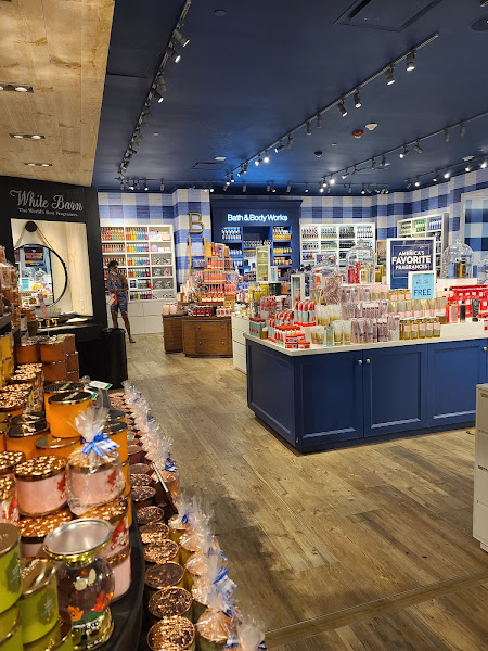 Bath & Body Works/White Barn