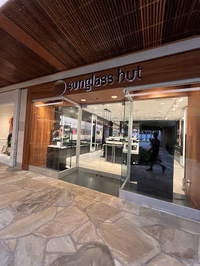 SUNGLASS HUT