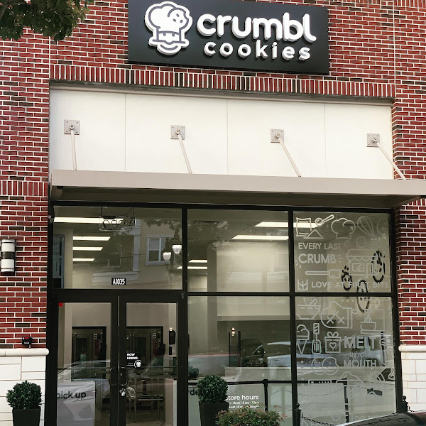Crumbl – Cookies & Desserts